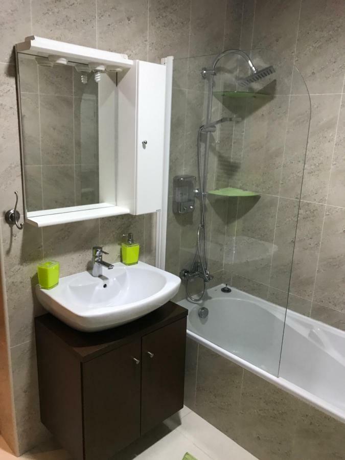 Trajadinha Apartment วีลาปรายา เด อันโกรา ภายนอก รูปภาพ